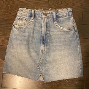 Zara denim skirt. Never worn. Perfect condition